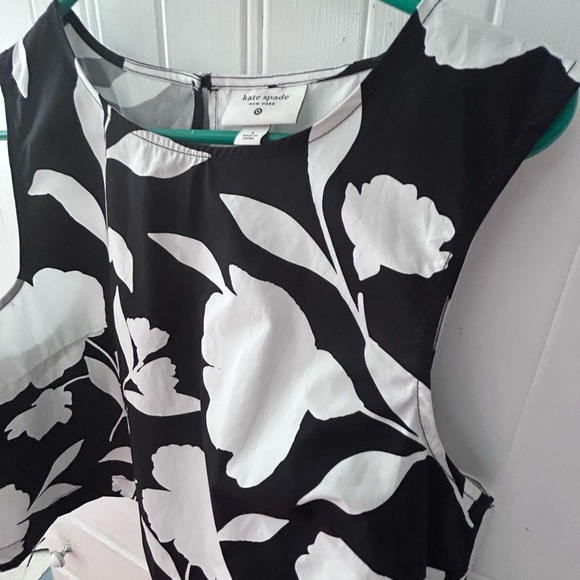 Kate Spade Black and White Floral Women's Crop Top w/Sleeveless Design NWOT CUTE - Picture 6 of 9